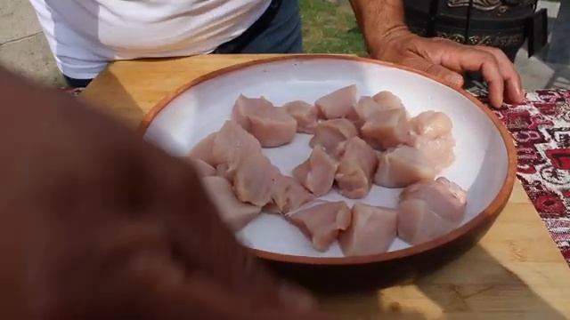 Суп с мясом,жаренными овощами и яйцами в казане на костре .Рецепт от моей мамы смотреть онлайн