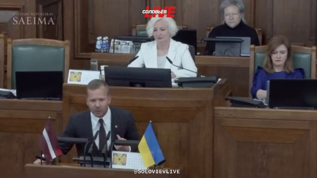 Русский депутат сейма Латвии вступился за русский язык и показал неприличный жест оппонентам