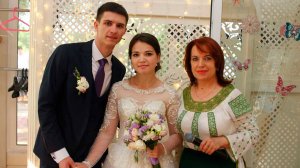 Ведущая-певица Валентина исполняет песни на молдавском языке (живёт в Москве, выезжает по России)