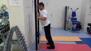 Отжимания от стены стоя. Обучающее упражнение для онл?