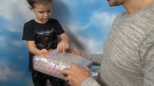 Мистер Макс • Mister Max - Посылка с игрушками Хот Виллс и Томас и его друзья