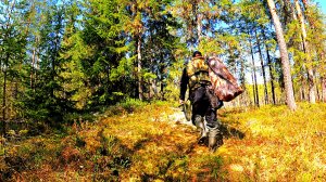 РЫБАК ЗАШЁЛ В ЛЕС НАШЁЛ ОЗЕРО И ОБАЛДЕЛ! РЫБАЛКА В КОНЦЕ МАЯ 2025. РЫБУ ПОЙМАЛ И ПРИГОТОВИЛ.