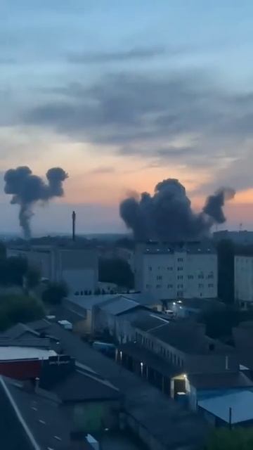Кадры прилета трёх российских крылатых ракет по Луцку.