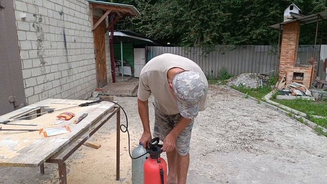 Переделываем лестницу. Обрабатываем деревья. Анна увидела змею. Видео от родителей