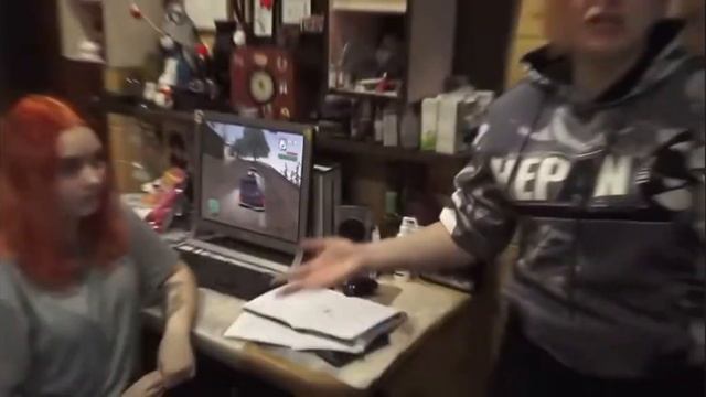 ВИДЕО ИЗ CEGOU КАК МАТЬ РАЗБИЛА БИТОЙ КОМПЬЮТЕР С КЛАВИА? смотреть онлайн