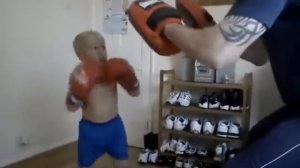 Маленький боец UFC