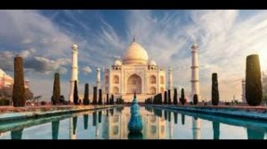 393 года назад - В индийской державе Великих Моголов заложен мавзолей Тадж-Махал