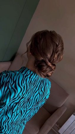 Красивая вечерняя прическа низкий пучок!