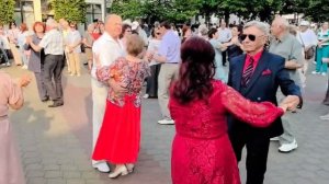 _Я встретил розу..._ А. Кунцевич и брестчане🌺🌺🌺🌺🌺.mp4