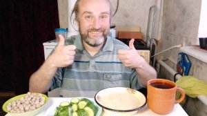 обед. интернет заглушили. воровство повсеместно. мукбанг. обжор. еда на камеру. диета. шизофрения.