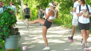 ЛУЧШАЯ ЛЕТНЯЯ РЕАКЦИЯ НА ШУТКУ БУШМЕНА (ДЕВОЧКА, ПОЧЕМУ)