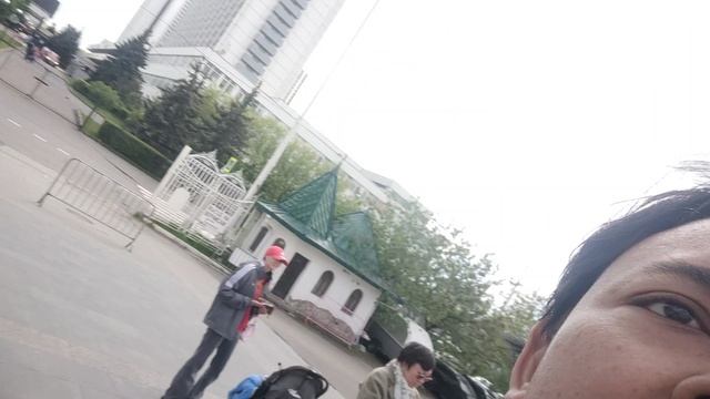 ARYA PRADANA BUDIARTO HUNTING CHEAP SOUVENIRS IN IZMAILOVO MOSCOW RUSSIA 🇷🇺🪆
