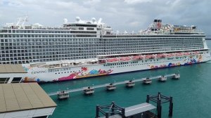 морской лайнер Genting Dream