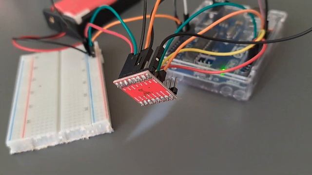Arduino Uno R3 + драйвер TB6612FNF + DC моторчик + инфракрасный пере смотреть онлайн