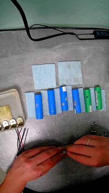 Тримач акумуляторів Holder 18650 смотреть онлайн