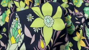 Вискоза  чёрного цвета с принтом  салатово-зелёные цветы 17545