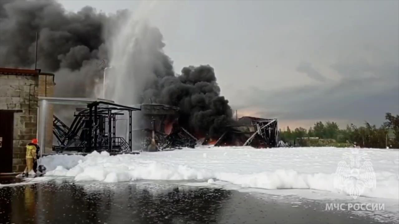 Емкости с битумом горят в Нижегородской области: видео