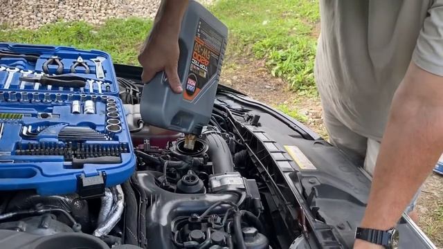 Audi A6 C7 смена масла в полевых условиях с помощью тачки