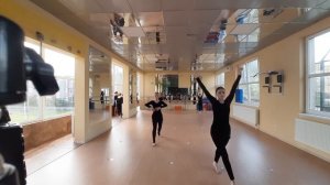 показ по современному и уличному танцу (технический класс середина, кроссы, постановочная работа)  м