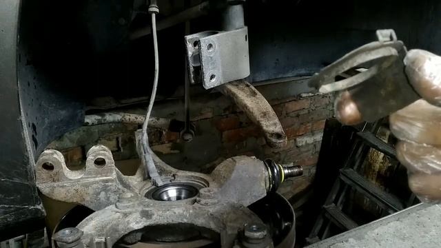 Замена передних сайлентблоков Пежо 307 правая сторона ? смотреть онлайн