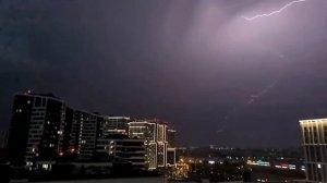 На Москву надвигается погодный апокалипсис — через час столицу накроет грозой, ливнем и градом