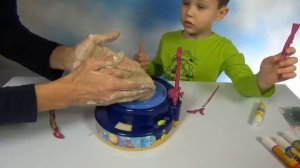 Мистер Макс • Mister Max - Макс лепит чашу на гончарном круге и красит красками