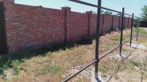 Приварили заказчику две поперечные к столбам .