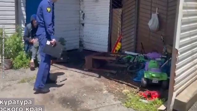 7-летний мальчик умер, опрокинув на себя мангал смотреть онлайн