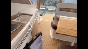 Моторная яхта с полурубкой Galeon 325HT| Yachts Expert