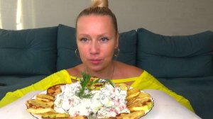Мукбанг  кабачки кружочками, сыр сертаки ,салат. Еда на камеру.