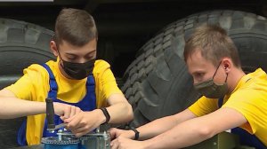 Российские школьники и студенты выбирают работу вместо отдыха летом. Сколько платят работодатели?