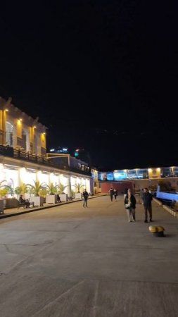 спящие яхты в морском порту Сочи