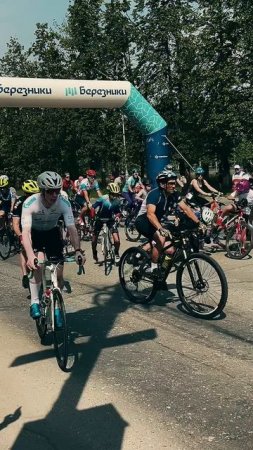 🚴♂️ Старт велопарада в Березниках: красота и неожиданные падения!🎉