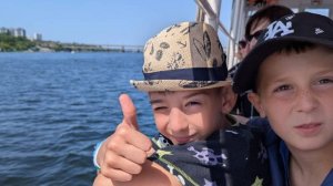 Детская водная прогулка на катере по водохранилищу.