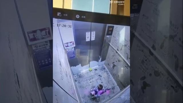 Занятное видео о правилах пользования лифта с детьми "сняли" в Китае