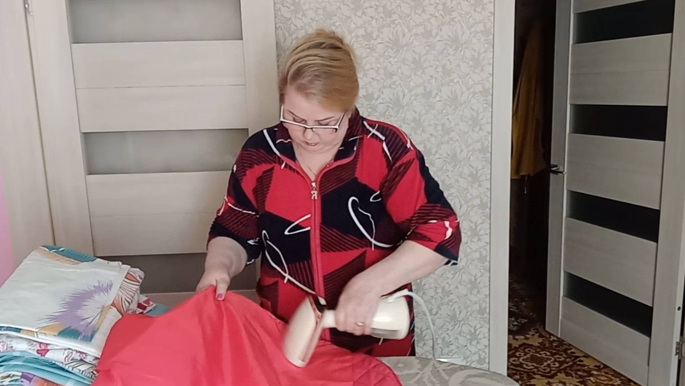 На обед плов//Куртка никак не гладится.