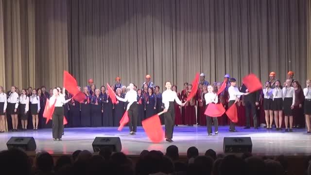 100 лет ВЛКСМ - Праздничный концерт в Тихвине смотреть онлайн