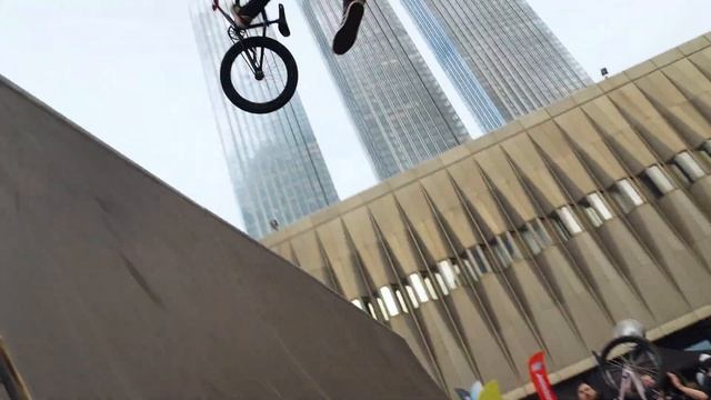 INVOKE DIRT CONTEST - ЭПИЧНЫЕ ТРЮКИ BMX/MTB/САМОКАТ смотреть онлайн