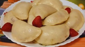 Пышные вареники с клубникой.