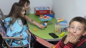 VLOG Настя проткнула ногу гвоздём. Взрывы во время пижам