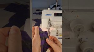 Как сделать плоскую строчку на оверлоке. 👕