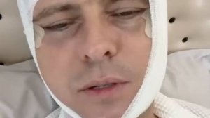 С бинтами и синяками на лице: Прохор Шаляпин вышел на связь из больницы