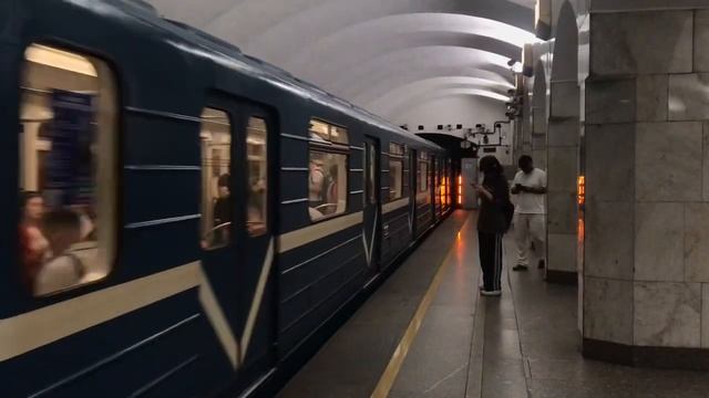 81-717.5п прибывает на станцию Площадь Александра Невско? смотреть онлайн