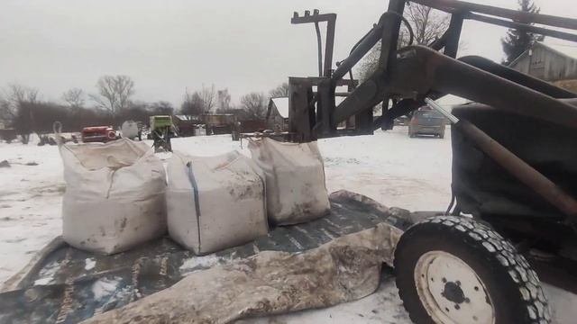 фасуем зерно в БИГ БЭГи МИНИПОГРУЗЧИКОМ 5 тонн в час