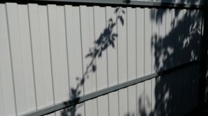 Монтаж забора, бюджетный вариант.