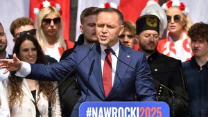 Президент Польши предупредил об опасности польско-польской войны