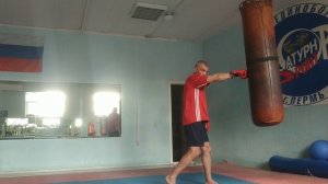 Бокс. Удар - бросок кулака.