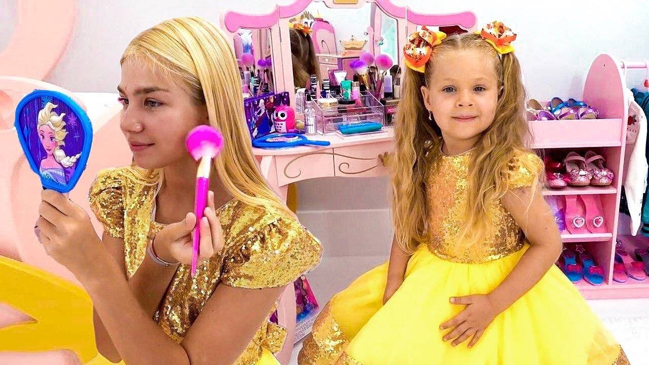 Диана и Мегги одевает похожие платья и красят волосы смотреть онлайн