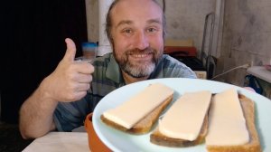 завтрак. бутеры с сыром и чай-чаёк. мукбанг. обжор. еда на камеру. диета. шизофрения.