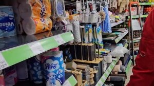 С сестрой в Фикс Прайс, Пятёрочку и Верный. Не успели уйти, соблазнились на конфеты. Муж ждёт дома.